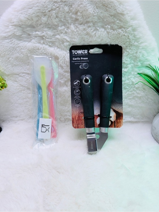 Other - NWT Tower Garlic Press with Black Handles & Mini Spatula Set 💝